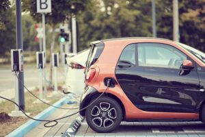 Lee más sobre el artículo Electromovilidad automotriz: 5 puntos claves para entender todo sobre la misma