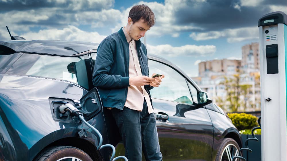 En este momento estás viendo ¿Cómo y por qué nace la electromovilidad?